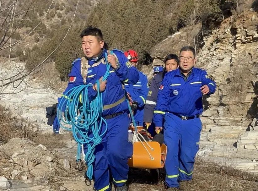 “他走的路，野得连羊都不走……”北京一男子爬野山大腿骨摔骨折！