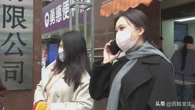 手机遗失出租车被陌生男子捡走 监控锁定归还却遭刷机